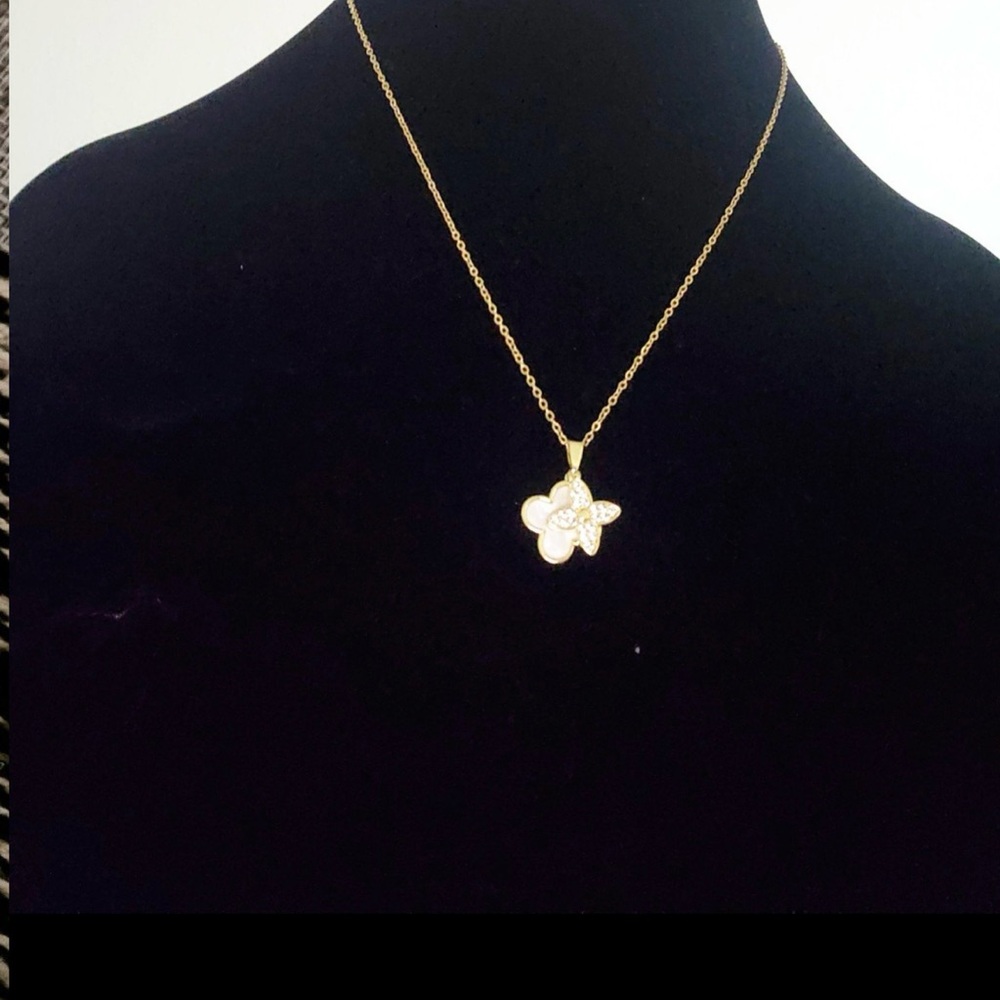 Elegant 18k  Gold plated Flower Pendant Necklace  non tarnish adjustable